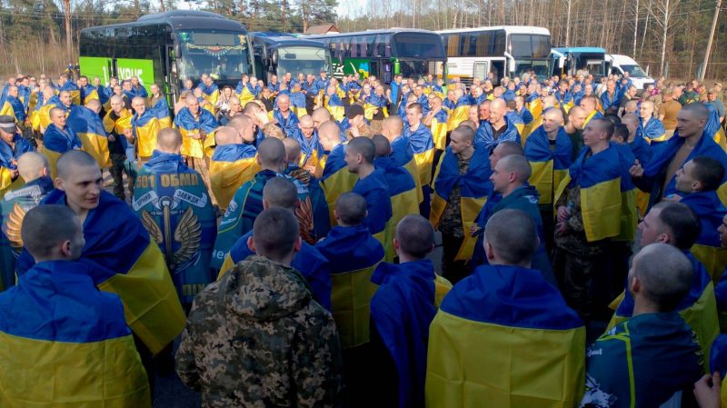 Україна визволила з російського полону 277 захисників напередодні Великодня