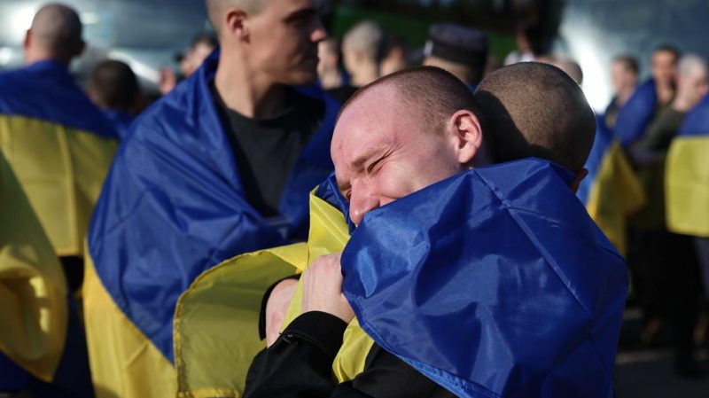 Україна визволила з російського полону 277 захисників напередодні Великодня