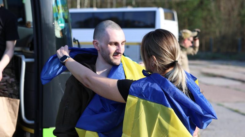 Україна визволила з російського полону 277 захисників напередодні Великодня