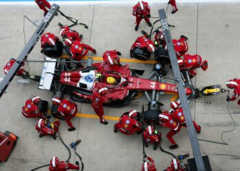 ВІДЕО. Феррарі знову найкращі. Найшвидший піт-стоп Гран-прі Бахрейну