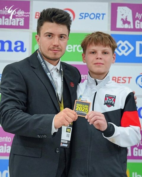 ВІДЕО. Юний український каратист відмовився від фото з представником рф