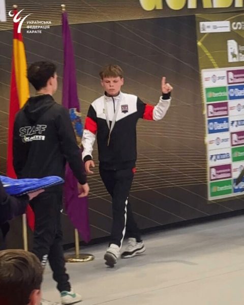 ВІДЕО. Юний український каратист відмовився від фото з представником рф