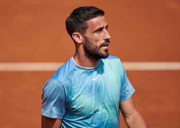 ВІДЕО. Тенісисти начебто збираються, але так і не тиснуть один одному руку