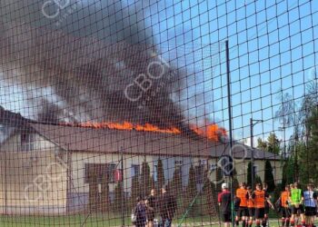 ВІДЕО. Загорілася тренувальна база Кривбаса. Працює ДСНС