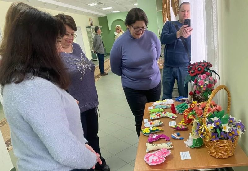 Вихованці шосткинського “Орлятка” презентували виставку творчих робіт