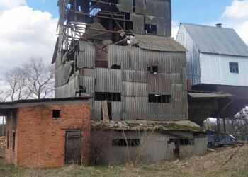 Внаслідок російських ударів на Новгород-Сіверщині пошкоджено будівлю сільгосппідприємства та дитячий майданчик