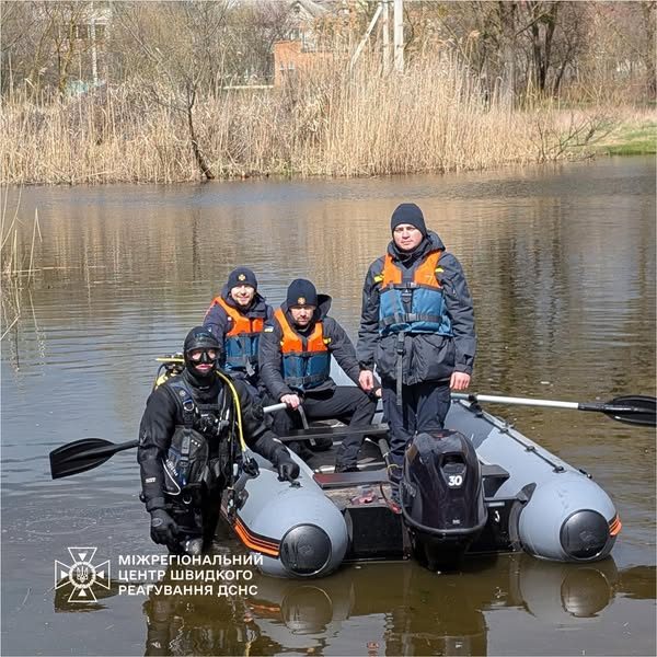 Водолази Міжрегіонального центру швидкого реагування ДСНС України провели тренування на воді