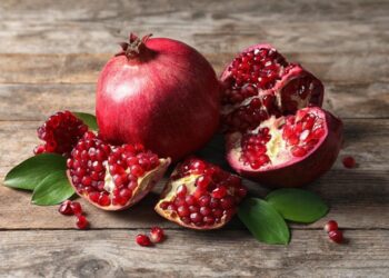 Знайдено спосіб легко почистити гранат: жодних бризок і плям від соку