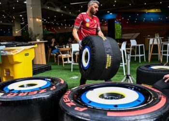 Унікальне забарвлення: Феррарі оновив болід та костюми для Гран-прі Маямі