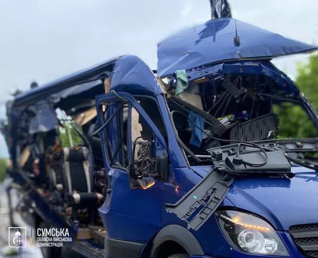 Росіяни атакували рейсовий автобус поблизу Білопілля: є загиблі та поранені