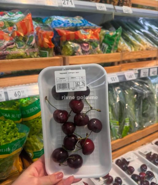 160 гривень за десяток ягід: черешню в Україні почали продавати за "космічними" цінами