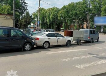 Потрійне ДТП сталося на перехресті Троїцька-Привокзальна у Сумах