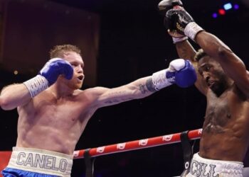 Альварес знову об’єднав усі пояси, подолавши Скулла