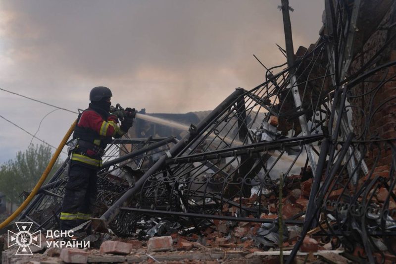Кількість постраждалих внаслідок балістичного удару по Великів Чернеччині зросла до 11 людей