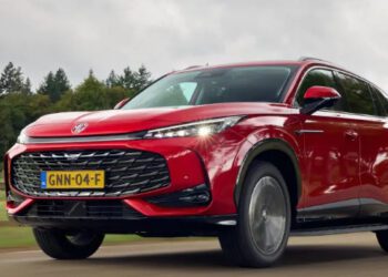 В Україну привезли новий недорогий кросовер із багатим оснащенням і потужністю до 300 к.с. (ФОТО)