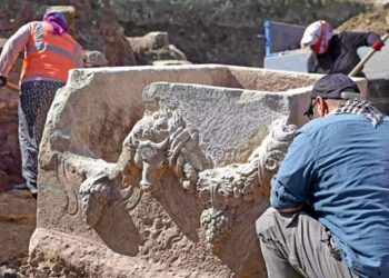 У турецькому  Місті гладіаторів  виявили 2000-річний саркофаг
