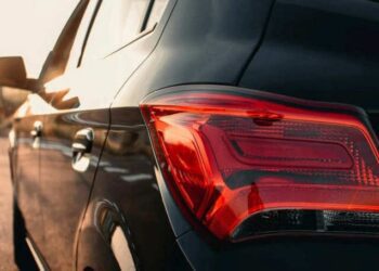 Водіям загрожує штраф за червоні світлові прилади: що відомо та кого стосується