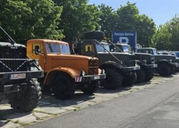 Українська класика: у Німеччині пройшов автопробіг на старовинних КрАЗ (ВІДЕО)