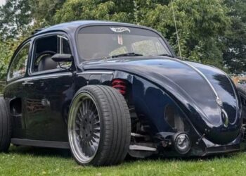 Божевільний тюнінг: британець схрестив старий Volkswagen 60-х та спортивний Porsche (ФОТО)
