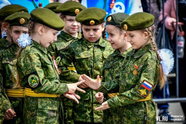 7-річні танкісти, піхотинці та артилеристи – у Росії провели дитячий парад