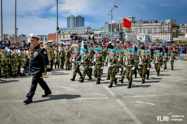 7-річні танкісти, піхотинці та артилеристи – у Росії провели дитячий парад