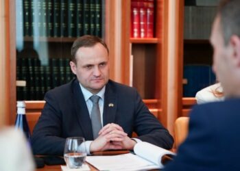 Кулеба анонсував впровадження цифрової системи рейдових перевірок автобусів і вантажівок – єІнспектор