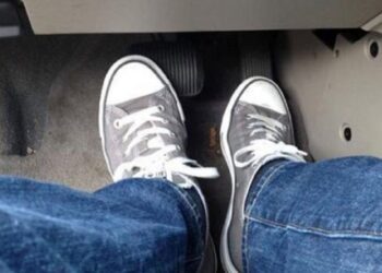 Фахівець розповів, що буде, якщо одночасно натиснути газ і гальмо в машині з АКПП