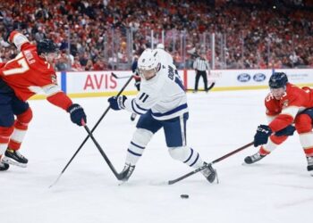 Плей-оф НХЛ: Торонто обіграв Флориду і перевів серію у вирішальний поєдинок