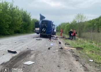 Росіяни атакували рейсовий автобус поблизу Білопілля: є загиблі та поранені