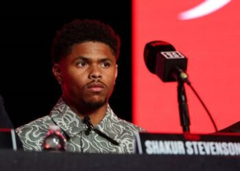 Тримає пояс у заручниках: Стівенсон висловився про Ломаченка