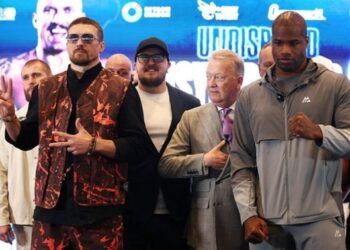 Буде захопливо: Вайт поділився очікуваннями від реваншу Усик – Дюбуа