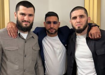 Амір Хан згадує бій з Канело: “Добре, що мене вирубали одним ударом і я не отримав великої шкоди”