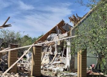 Армія РФ вдарила по житловому будинку в Куп’янську: загинули дві жінки, є поранені