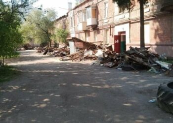 У Сумах тривають відновлювальні роботи в житлових будинках, які були пошкоджені 24 березня