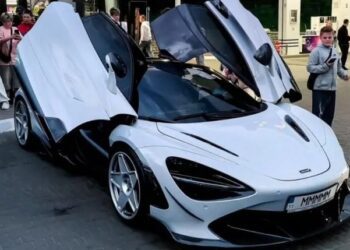 Звір на 1100 сил: у Києві засвітився потужний британський суперкар за 14 мільйонів (ФОТО)