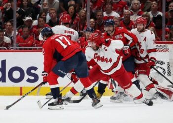 НХЛ, плей-оф: Кароліна завершила серію з Вашингтоном