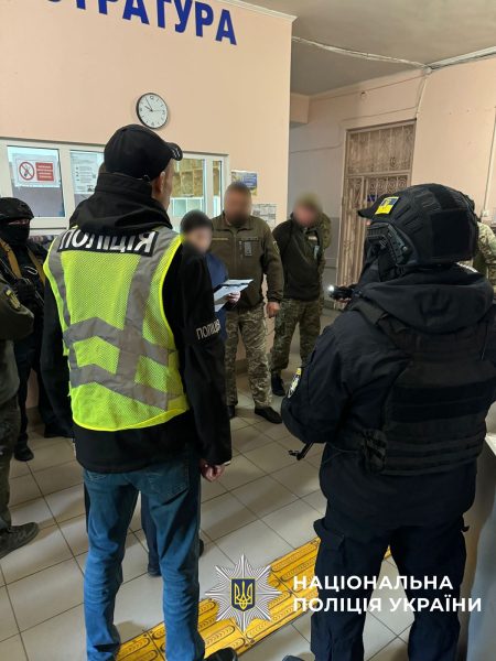 Бізнес на мобілізації: на Сумщині поліцейські викрили масштабну схему переправлення через кордон
