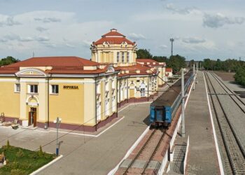 Через безпекову ситуацію приміські потяги тимчасово не курсуватимуть через Ворожбу