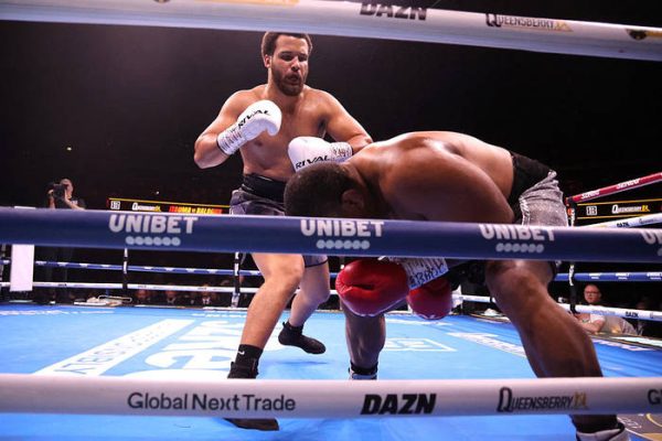 Ітаума здобув переконливу перемогу нокаутом, швидко завершивши бій Ітаума здобув переконливу перемогу нокаутом, швидко завершивши бій