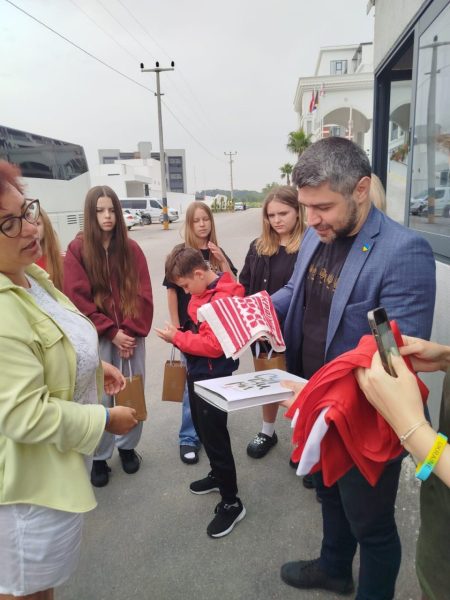 Діти загиблих і зниклих захисників із Охтирщини повернулися з безкоштовного відпочинку в Туреччині