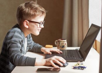 Дошкільна та позашкільна освіта у Сумській громаді залишатиметься дистанційною до кінця серпня