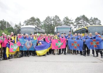 Двоє захисників із Буринщини повернулися додому з полону