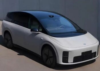 У Китаї показали футуристичний сімейний електрокар із запасом ходу понад 700 км (ФОТО)