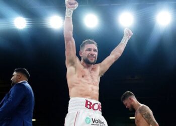 Британський боксер готовий кинути виклик Ломаченку