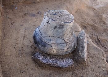 У Німеччині виявлено бронзові урни віком понад 3 тисячі років