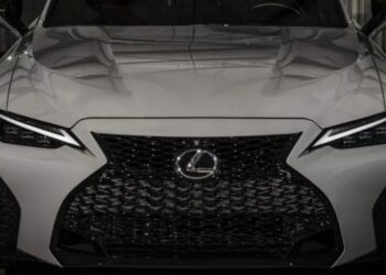 Найдешевший седан Lexus став крутішим для 2025 року (ФОТО)