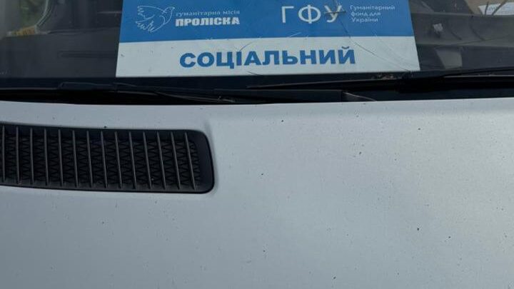 FPV-дронами ворог обстріляв соціальний автобус на Шосткинщіні, є поранені