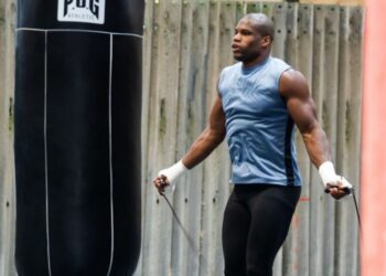 Френк Воррен: “Після першого бою з Усиком я сказав Дюбуа, що відтепер його кулаки – це його рефері”