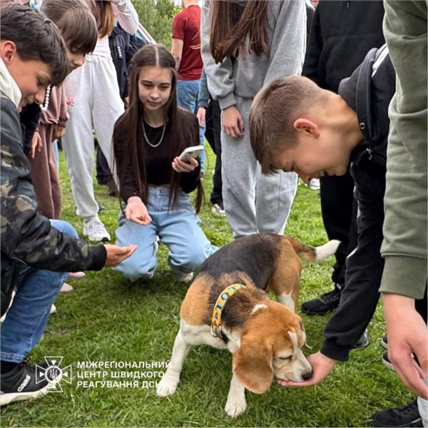 Інструктори Міжрегіонального центру швидкого реагування ДСНС України розказали школярам основні правила мінної безпеки