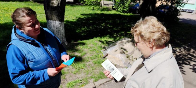 Конотопські бібліотекарі провели вуличну акцію  «Не допусти насилля над ближнім»